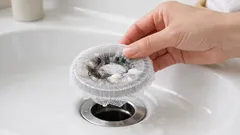洗面所の排水口掃除がラクに続く 空き容器で作る簡易ヘアキャッチャーの工夫